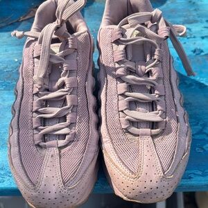 Nike Women’s Mauve Lace-Up Mesh Sneakers